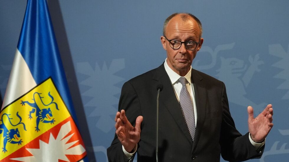 Kanzler Friedrich Merz äußerte sich am Montagabend in Husum auch zu der Diskussion über die Äußerungen von Außenminister Johann Wadephul (beide CDU) im Zusammenhang mit der Rückkehr von Syrern in ihr Heimatland. Kanzler Friedrich Merz äußerte sich am Montagabend in Husum auch zu der Diskussion über die Äußerungen von Außenminister Johann Wadephul (beide CDU) im Zusammenhang mit der Rückkehr von Syrern in ihr Heimatland.