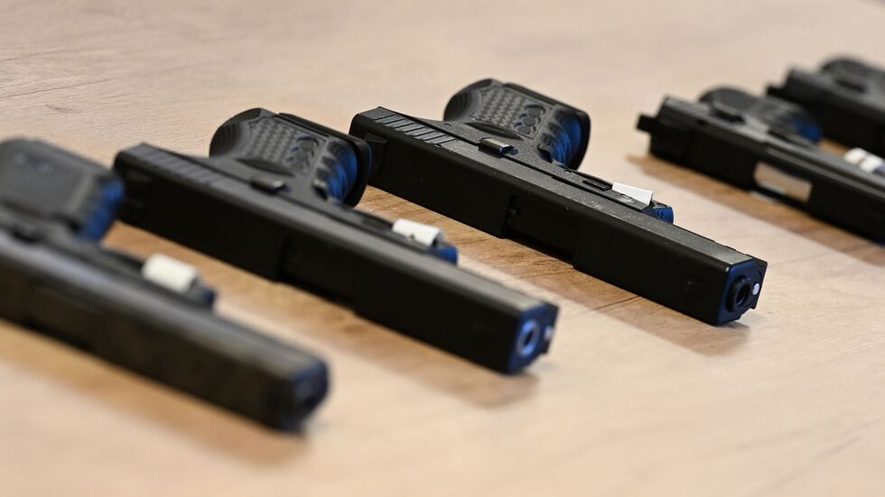 Kriminelle verwenden auch zu scharfen Waffen umgebaute Schreckschusswaffen.