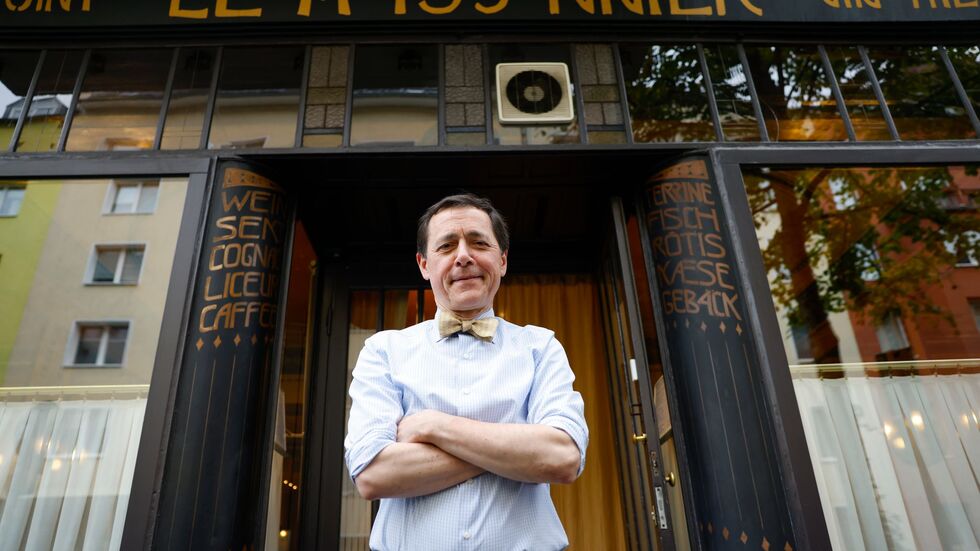 Vincent Moissonnier steht vor seinem Sterne-Bistro «Le Moissonnier», einem kleinen Stück Paris mitten in Köln. 