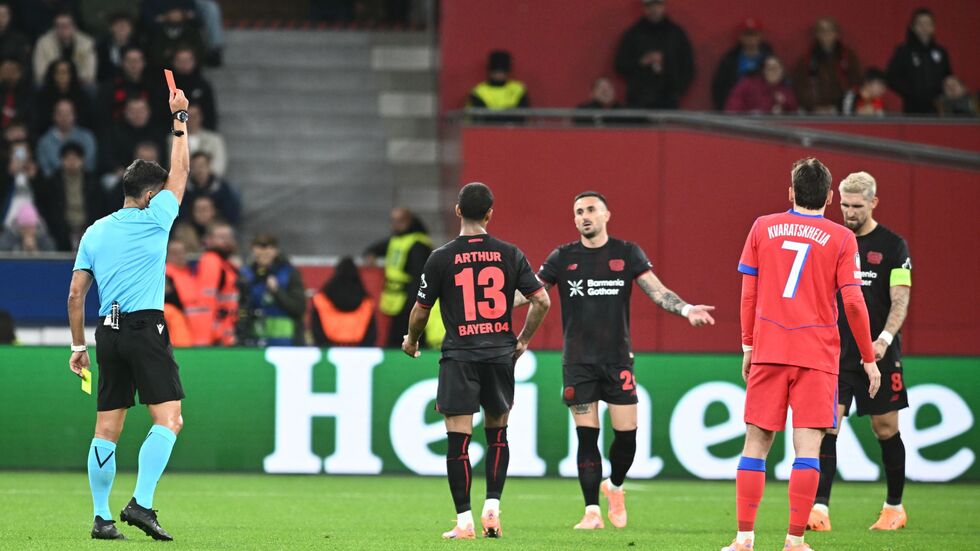 Kapitän Robert Andrich musste nach knapp einer halben Stunde mit Rot vom Platz. 