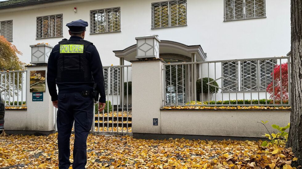 Die Polizei leitete ein Todesermittlungsverfahren ein. Die Polizei leitete ein Todesermittlungsverfahren ein.