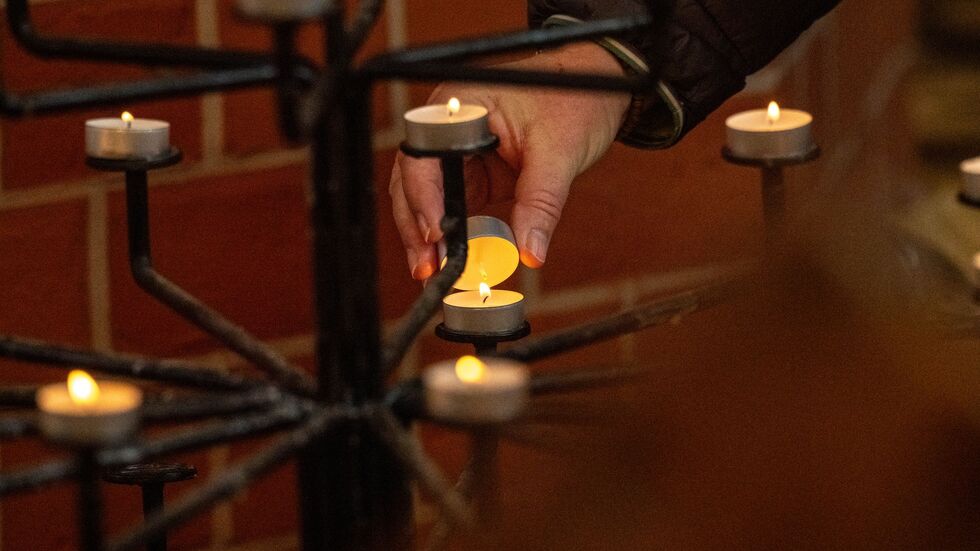 In der Pfarrkirche St. Marien in Güstrow trauern die Menschen. In der Pfarrkirche St. Marien in Güstrow trauern die Menschen.