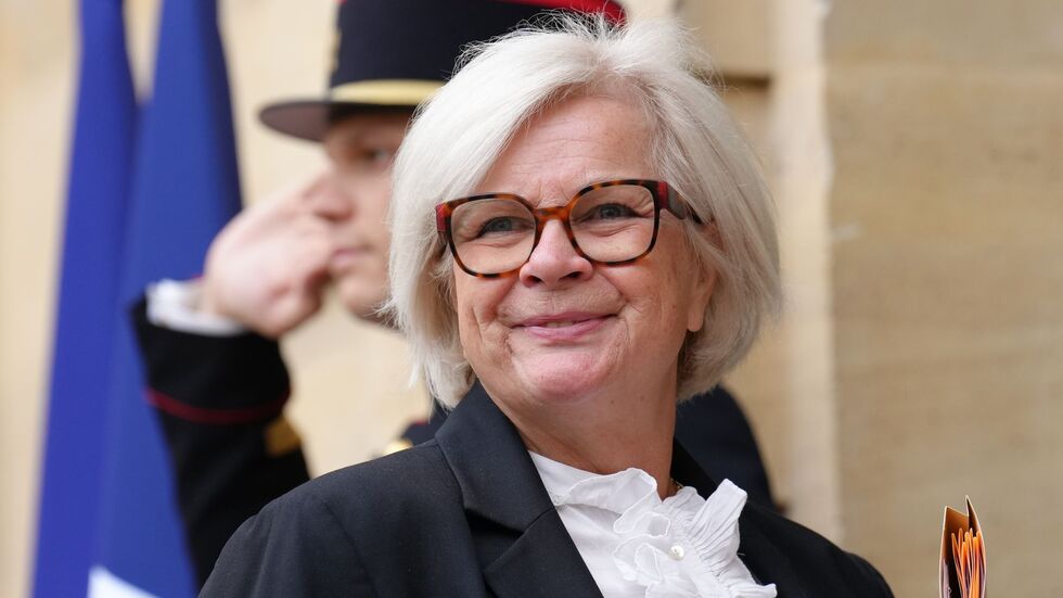 Die bisherige Arbeitsministerin Vautrin übernimmt die Leitung des Verteidigungsministeriums. Die bisherige Arbeitsministerin Vautrin übernimmt die Leitung des Verteidigungsministeriums.