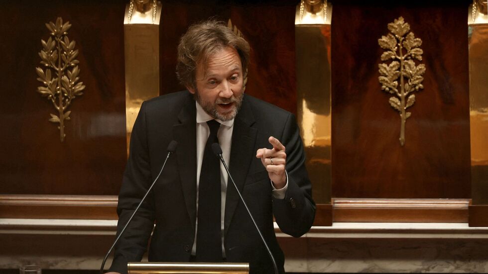 Der Fraktionschef von Frankreichs Sozialisten, Boris Vallaud, stellt sich in der politischen Krise hinter die Regierung. Der Fraktionschef von Frankreichs Sozialisten, Boris Vallaud, stellt sich in der politischen Krise hinter die Regierung.