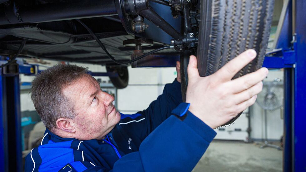 TÜV-Nord-Mitarbeiter Thomas Rusch hat das Fahrzeug abgenommen.