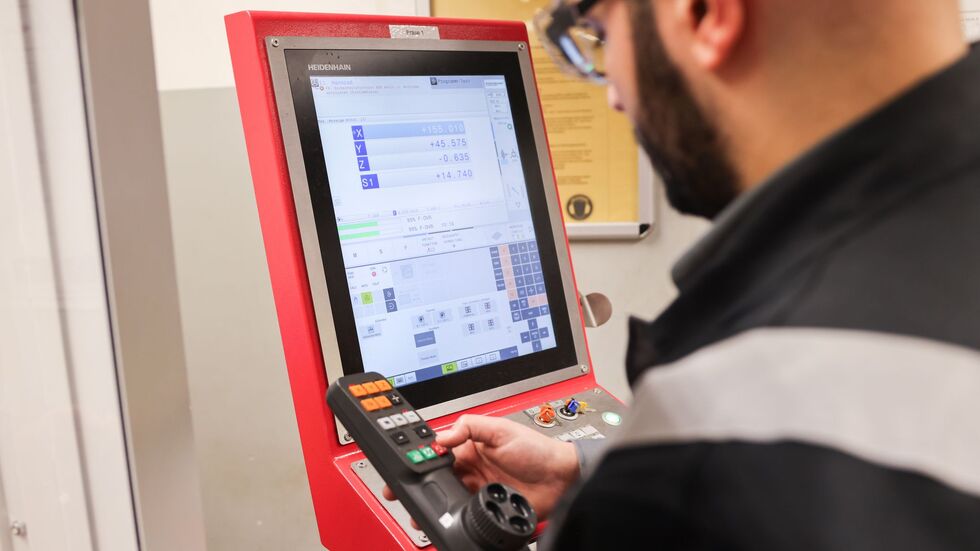 Ein syrischer Auszubildender in Deutschland. (Archivfoto aus Schleswig-Holstein) Ein syrischer Auszubildender in Deutschland. (Archivfoto aus Schleswig-Holstein)