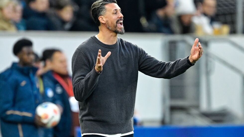 Ein Geburtstag zum Vergessen war es für Augsburgs Coach Sandro Wagner.