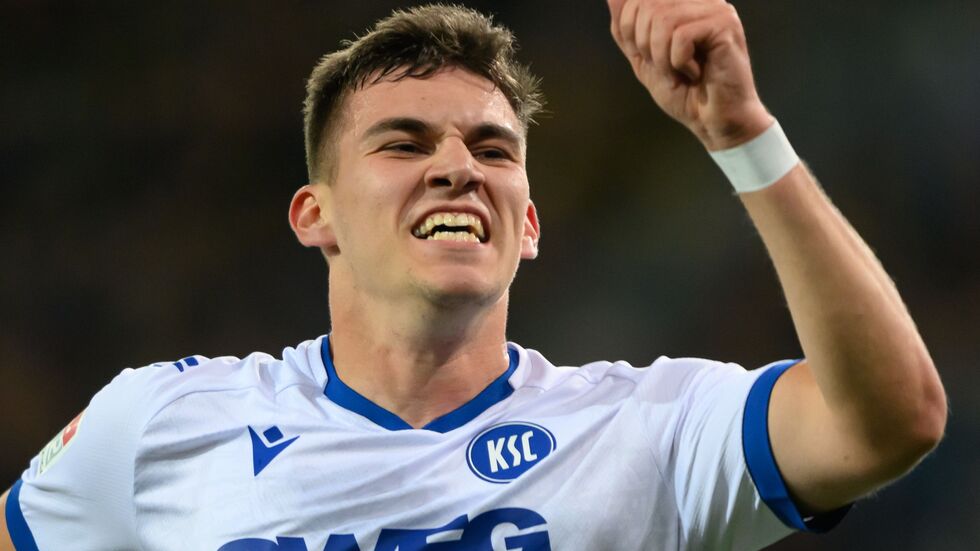 Marcel Beifus (Karlsruher SC) jubelt nach seinem Tor zum 1:1. Es war der erste KSC-Auswärtstreffer in dieser Saison. 