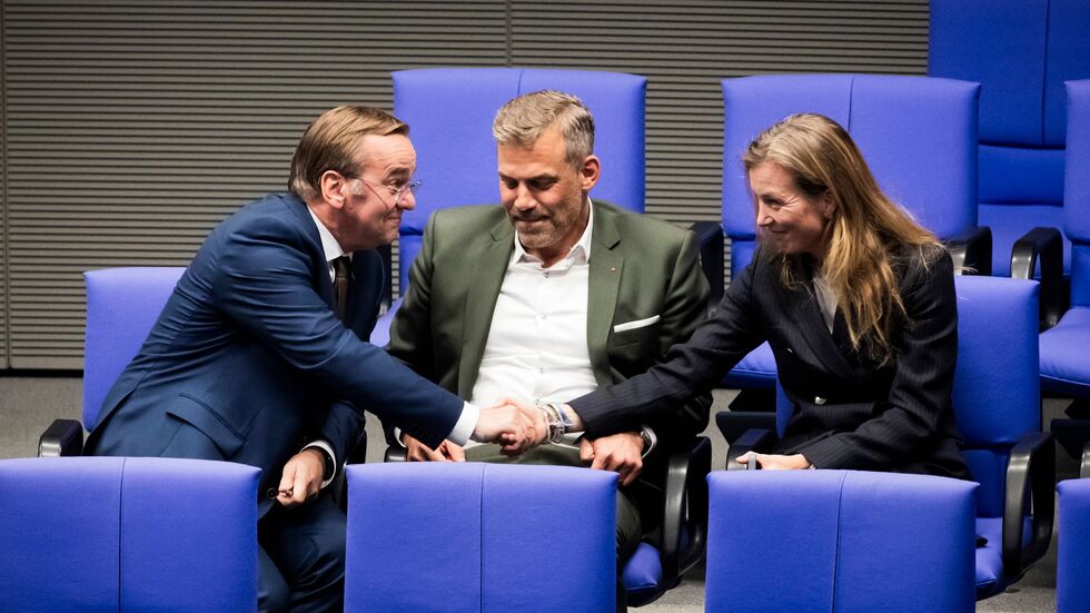 Die drei SPD-Verteidigungsexperten schrieben gemeinsam der Fraktion. Die drei SPD-Verteidigungsexperten schrieben gemeinsam der Fraktion.