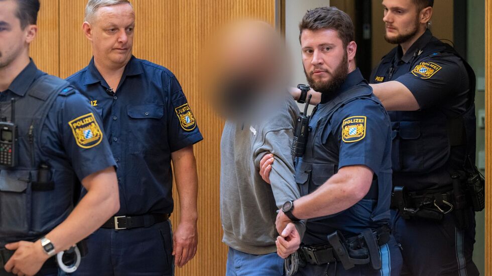 Am ersten Tag des Prozesses war der Hauptangeklagte in Hand- und Fußfesseln hereingeführt worden. (Archivfoto)