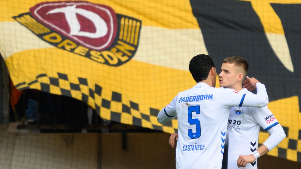 Filip Bilbija (SC Paderborn, r) jubelt nach seinem Elfmeter zum 1:1 in Dresden mit Santiago Castaneda (SC Paderborn). Filip Bilbija (SC Paderborn, r) jubelt nach seinem Elfmeter zum 1:1 in Dresden mit Santiago Castaneda (SC Paderborn).