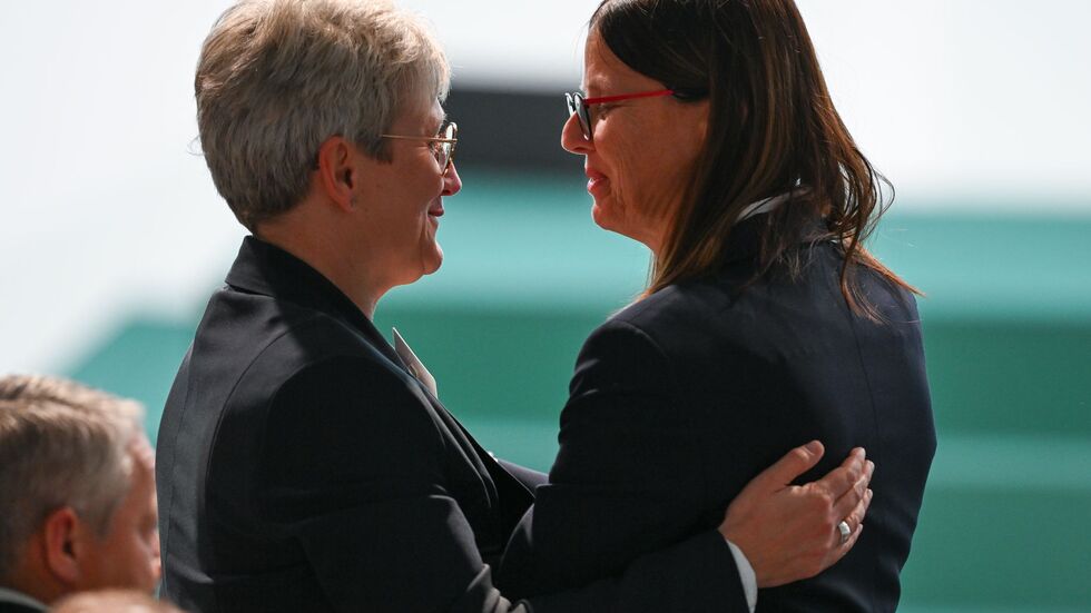 Silke Sinning (r) gewann die Kampfabstimmung gegen Silke Raml (l).