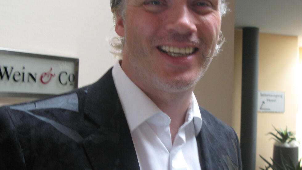 Varité-Chef André Sarra­sani freut sich über erfolg­rei­ches Abu Dhabi - Gastspiel Varité-Chef André Sarrasani freut sich über erfolgreiches Abu Dhabi - Gastspiel