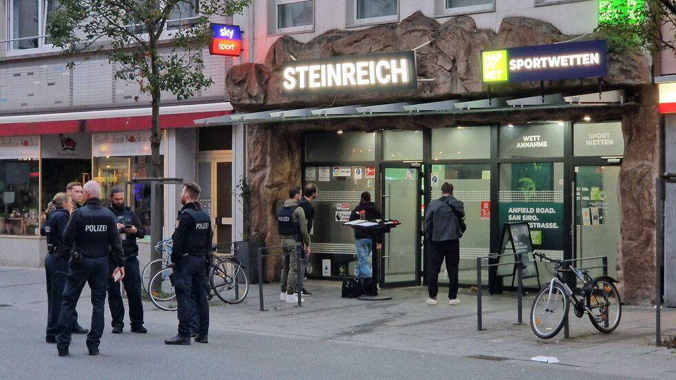 Es gibt drei Verletzte nach Schüssen in Gießen. 