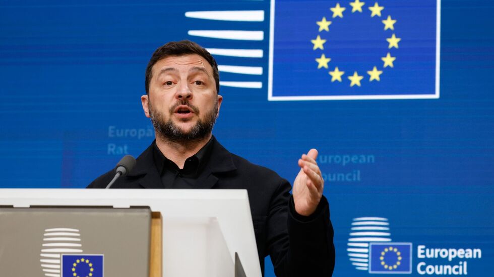 Der ukrainische Staatschef Wolodymyr Selenskyj hat bei einer Pressekonferenz in Brüssel China eine Unterstützung von Russland vorgeworfen. Der ukrainische Staatschef Wolodymyr Selenskyj hat bei einer Pressekonferenz in Brüssel China eine Unterstützung von Russland vorgeworfen.