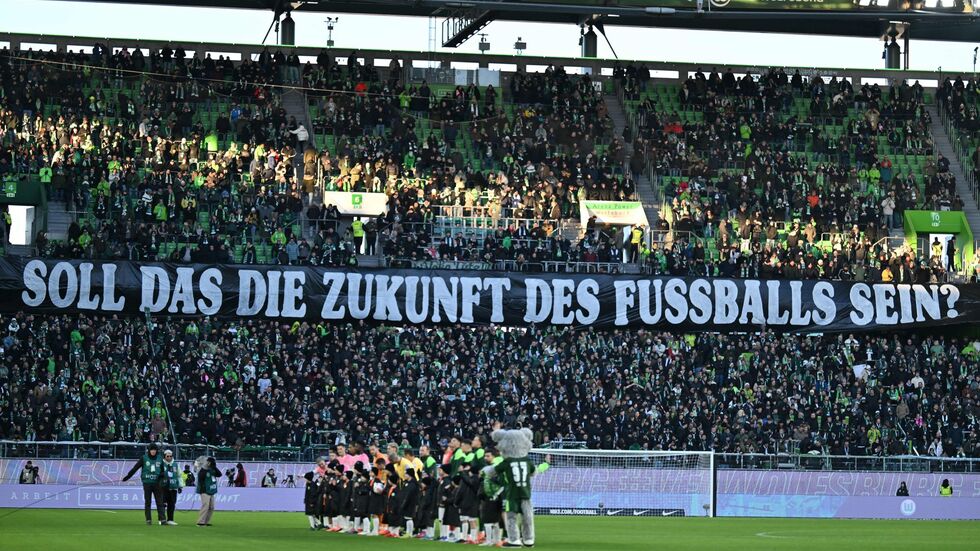 Die organisierten Fans wehren sich gegen geplante Maßnahmen durch die Politik. Die organisierten Fans wehren sich gegen geplante Maßnahmen durch die Politik.
