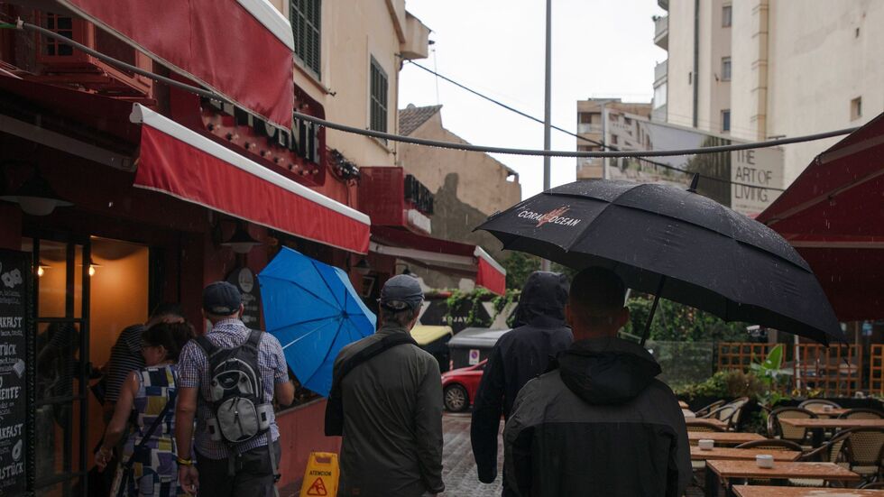 Auch Touristen bekamen das schlechte Wetter zu spüren. Auch Touristen bekamen das schlechte Wetter zu spüren.