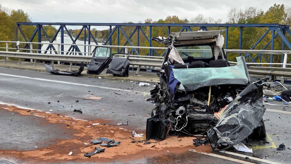 Ein Mann schwebt nach dem Unfall weiter in Lebensgefahr, eine Frau ist schwer verletzt.