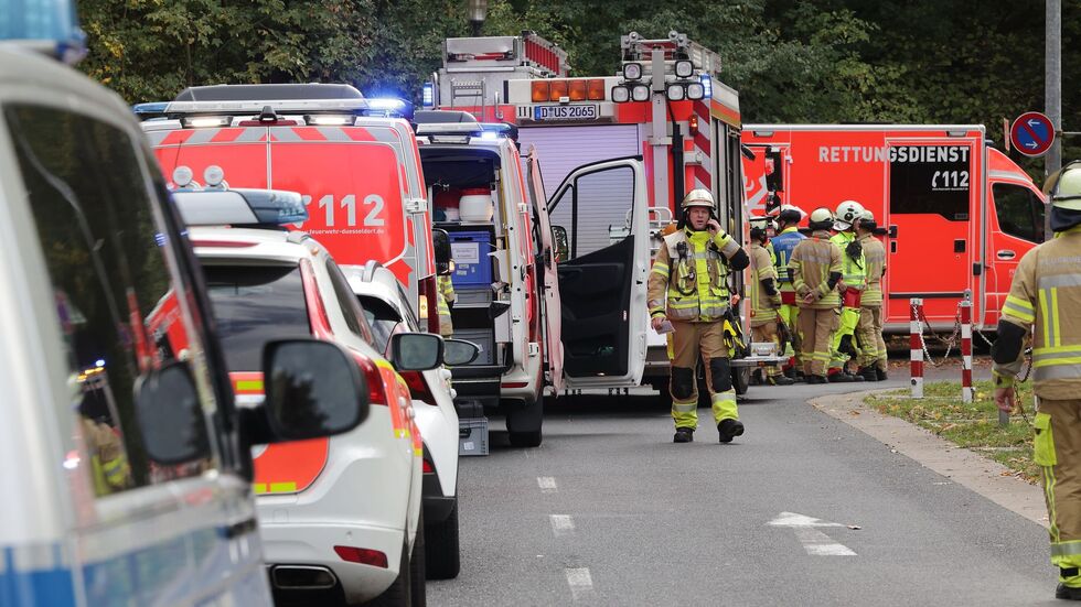 Die Polizei sperrte in einem Radius von rund 100 Metern das Gelände. Die Polizei sperrte in einem Radius von rund 100 Metern das Gelände.