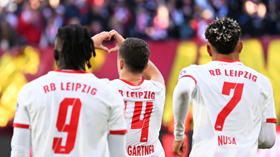 Christoph Baumgartner mit einer Herz-Geste nach seinem Führungstor für Leipzig