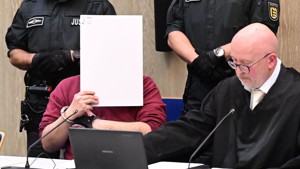 Für den Angeklagten las sein Verteidiger Uwe Kosmala eine Erklärung vor. 