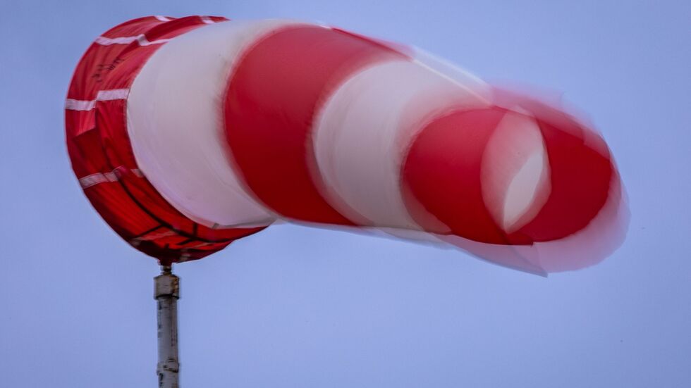 In der zweiten Nachthälfte bis zum Morgen wird es nach Einschätzung des Deutschen Wetterdienstes (DWD) vor allem an der Nordseeküste stürmisch. In der zweiten Nachthälfte bis zum Morgen wird es nach Einschätzung des Deutschen Wetterdienstes (DWD) vor allem an der Nordseeküste stürmisch.