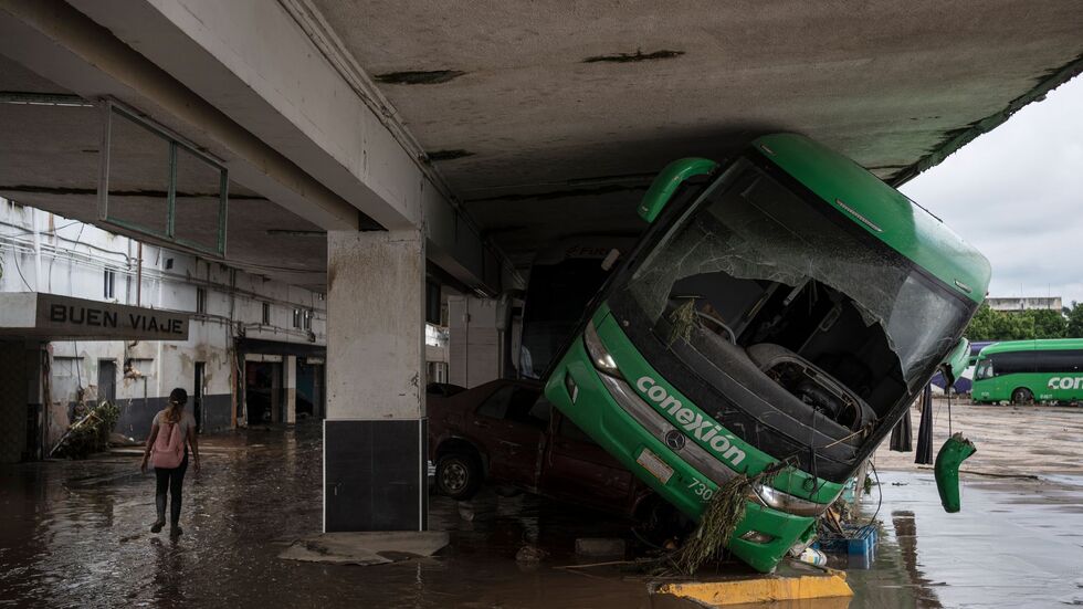 Auch der Busbahnhof der Stadt Poza Rica im Bundesstaat Veracruz stand unter Wasser. Auch der Busbahnhof der Stadt Poza Rica im Bundesstaat Veracruz stand unter Wasser.