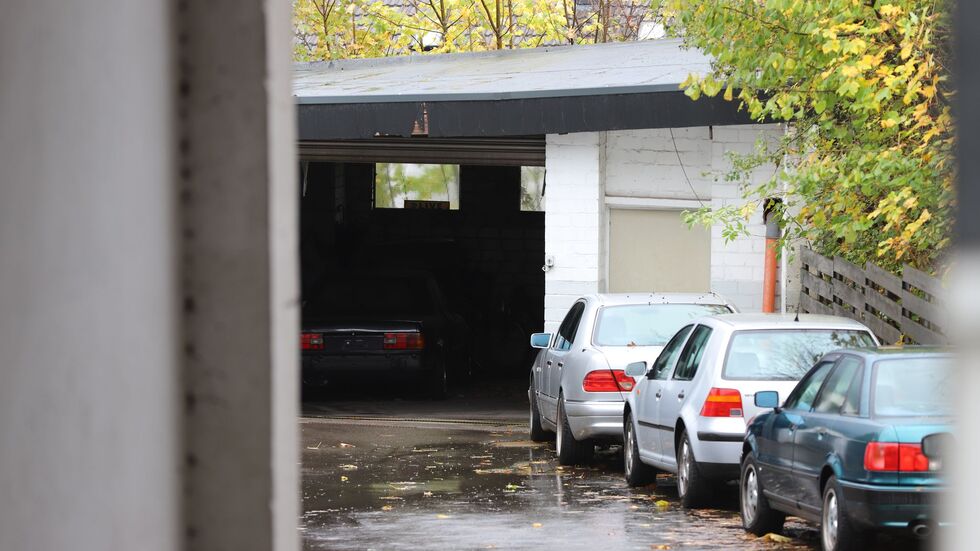 Ob es sich bei den Fundstücken um scharfe Schusswaffen handelt, wird noch untersucht.