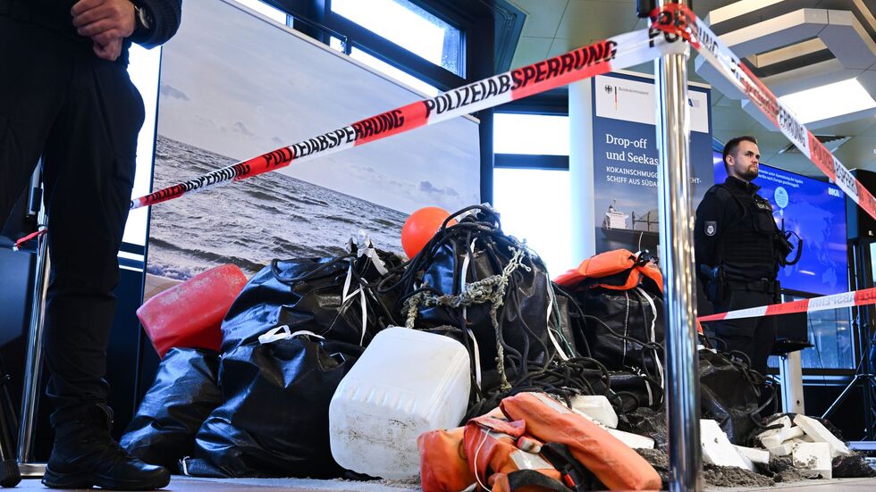 Rund 630 Kilogramm Kokain sind bei einem gescheiterten See-Drogentransport an die Insel Borkum angeschwemmt worden. 