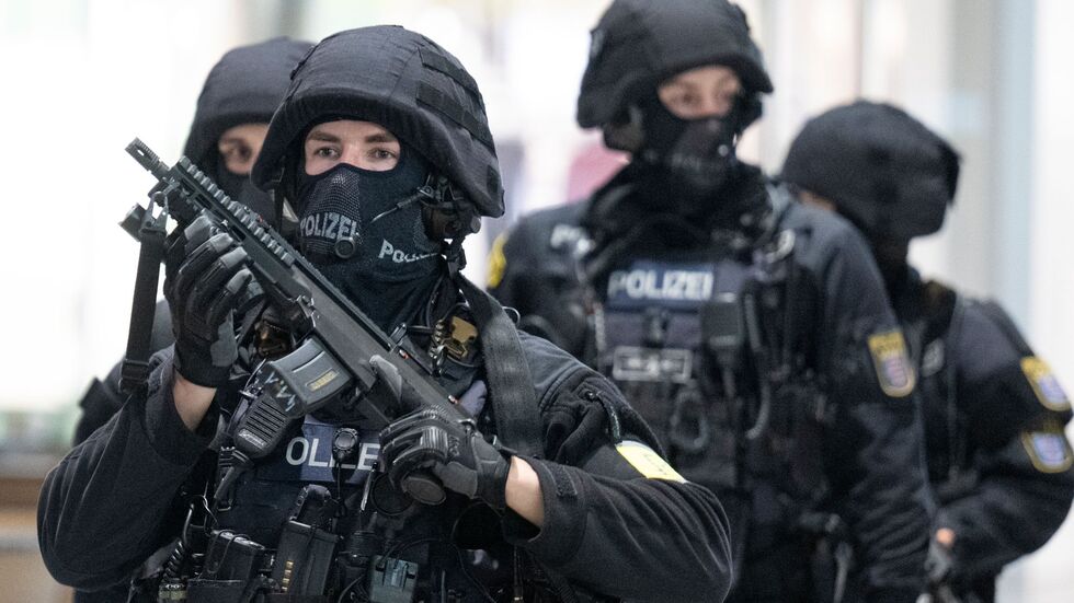 Besucher flohen, es gab Verletzte. Die Polizei sieht aktuell keine Gefahr mehr.