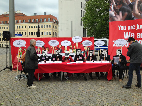 Protest&shy;ak&shy;tion auf dem Postplatz.