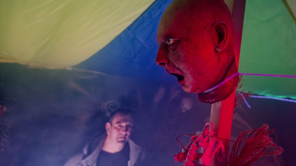 Sven Wagner baut sein Duisburger Reihenhaus jedes Jahr für einen Abend zu seiner Grusel-Atraktion um. 