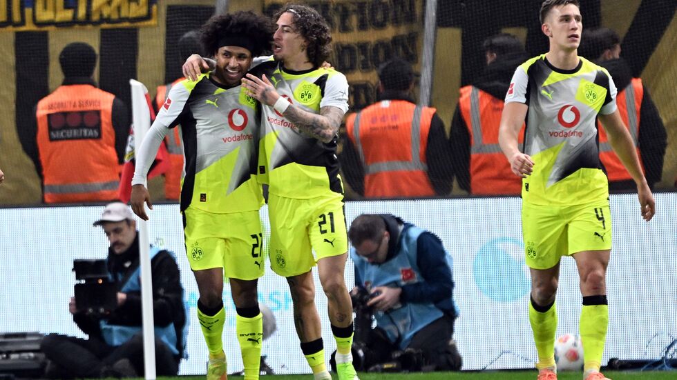 Karim Adeyemi (l) traf in Leverkusen erneut.