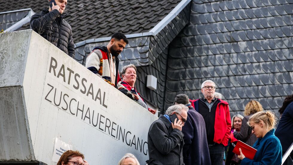 Mehrere Bürgerinnen und Bürger verfolgten die Vereidigung Mehrere Bürgerinnen und Bürger verfolgten die Vereidigung