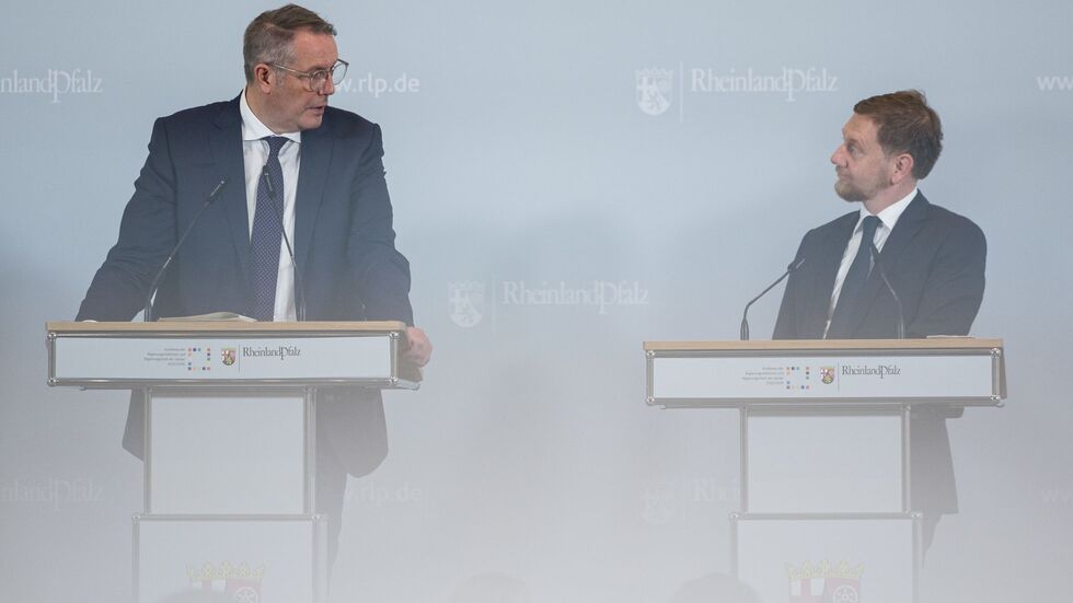 Schweitzer (links) und Kretschmer demonstrierten in vielen Punkten Einigkeit trotz Parteigrenzen. Schweitzer (links) und Kretschmer demonstrierten in vielen Punkten Einigkeit trotz Parteigrenzen.