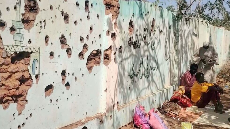 Die paramilitärische Miliz RSF hat nun fast komplett die Kontrolle über die westliche Region Darfur. Der Konflikt zwischen der Armee und der RSF erreicht damit einen neuen Höhepunkt. Die paramilitärische Miliz RSF hat nun fast komplett die Kontrolle über die westliche Region Darfur. Der Konflikt zwischen der Armee und der RSF erreicht damit einen neuen Höhepunkt.