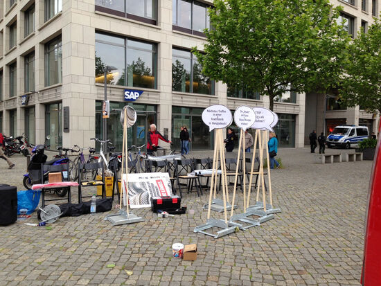 Demo-Vorbe&shy;rei&shy;tungen auf dem Postplatz.