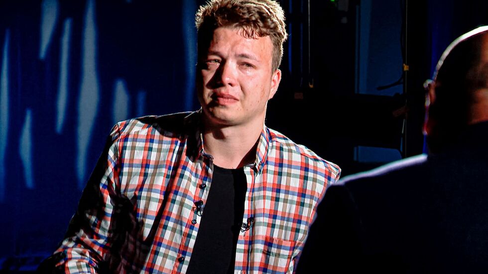 Der belarussische Blogger Roman Protassewitsch soll schon bei seiner Festnahme in einem in Minsk zur Landung gezwungenen Flugzeug für den Geheimdienst seiner Heimat gearbeitet haben. (Archivbild)