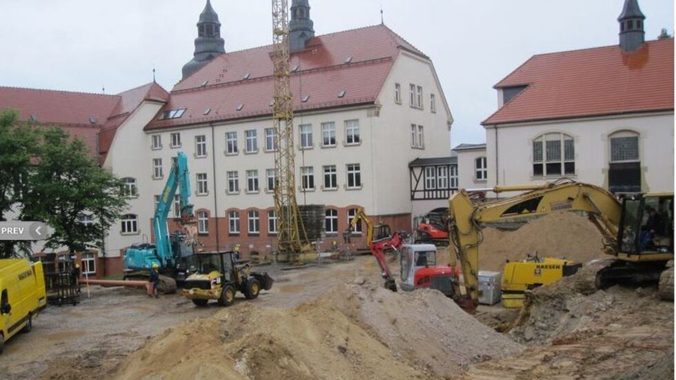 Clemens-Winkler-Gymna­sium Aue: Beginn der Inves­ti­ti­ons­maß­nahme Neubau Sport­halle. Foto (c) Landratsamt Erzge­birgs­kreis