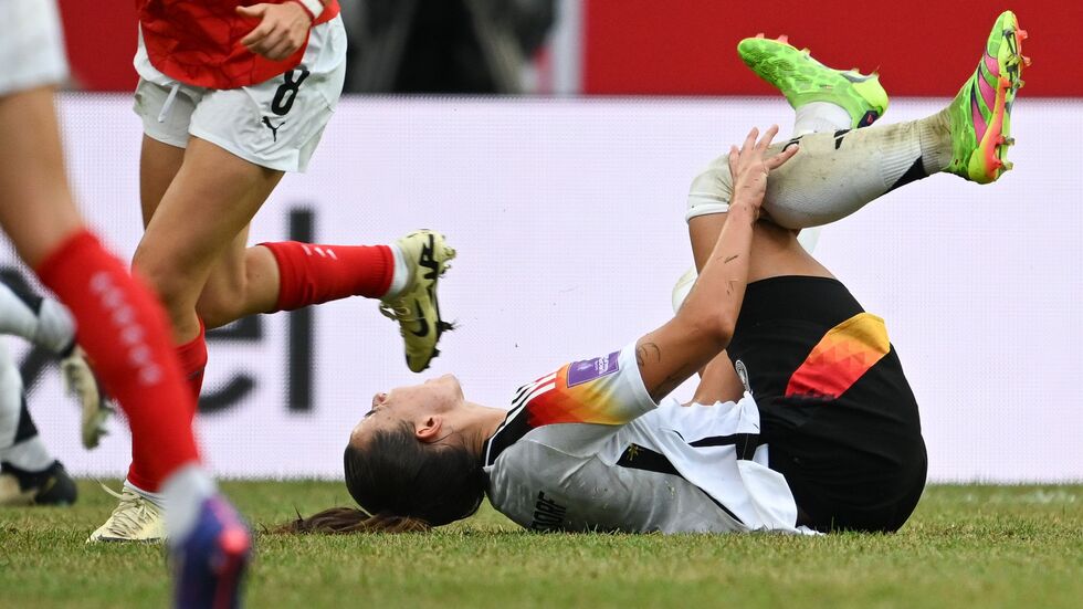 Lena Oberdorf bei ihrem ersten Kreuzbandriss (Archivbild) Lena Oberdorf bei ihrem ersten Kreuzbandriss (Archivbild)