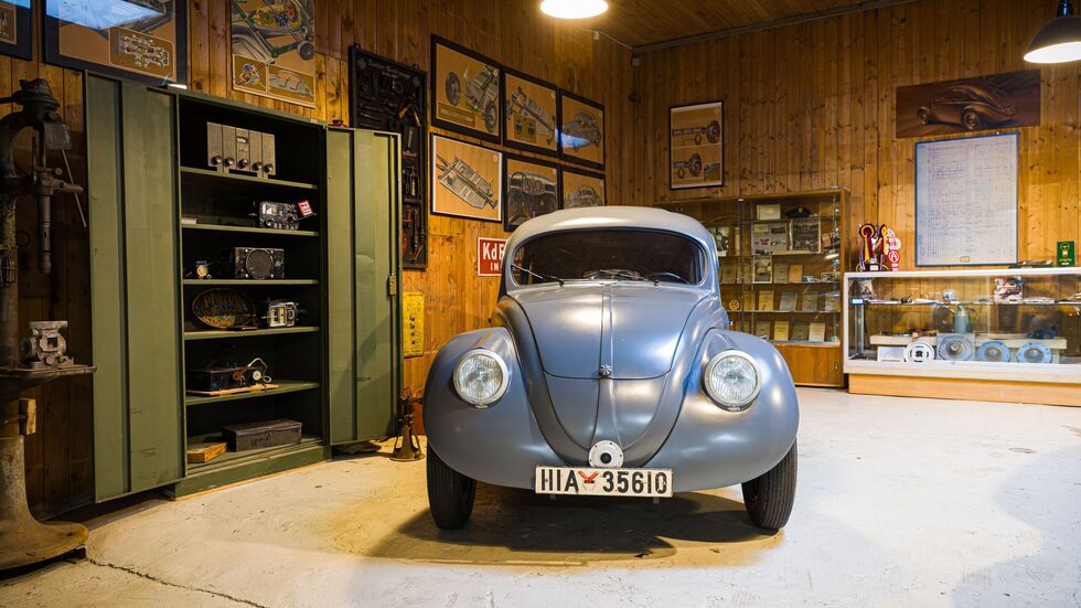 In Traugott Grundmanns Ausstellung hat das Auto einen besonderen Platz. 