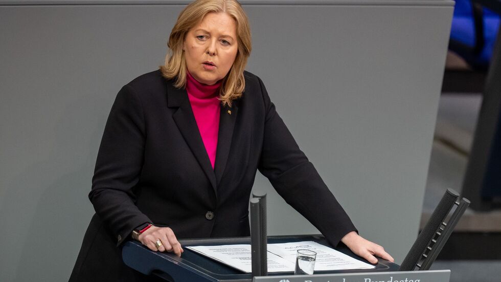 Bundesarbeitsministerin Bärbel Bas (SPD) verteidigt das Rentenpaket. Bundesarbeitsministerin Bärbel Bas (SPD) verteidigt das Rentenpaket.