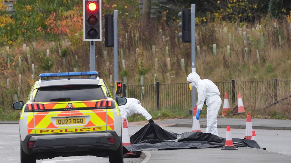 Zwei Menschen sind nach der Attacke in einem Zug weiter in Lebensgefahr. Zwei Menschen sind nach der Attacke in einem Zug weiter in Lebensgefahr.