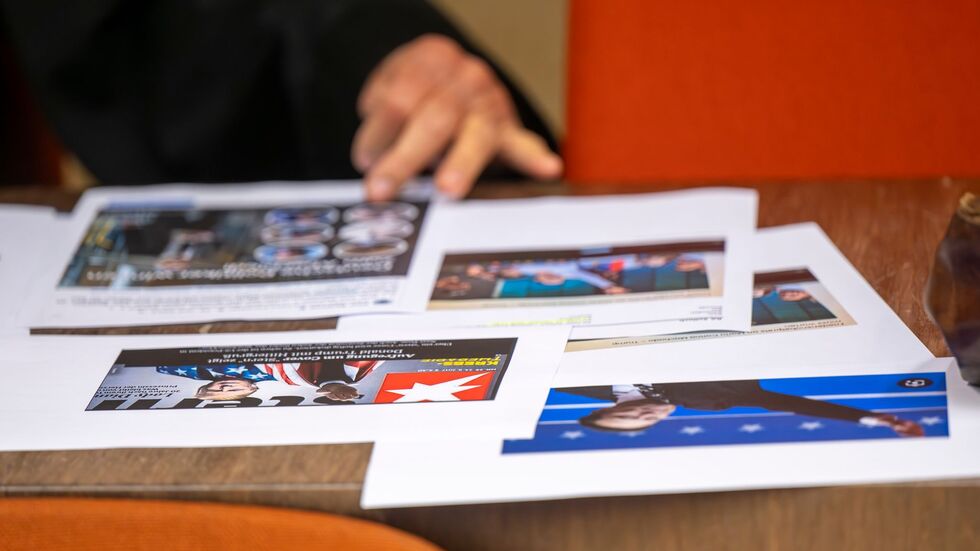 Bystrons Verteidiger versuchte in dessen Abwesenheit, die Vorwürfe vor Gericht mit Hilfe anderer Abbildungen zu relativieren. Bystrons Verteidiger versuchte in dessen Abwesenheit, die Vorwürfe vor Gericht mit Hilfe anderer Abbildungen zu relativieren.