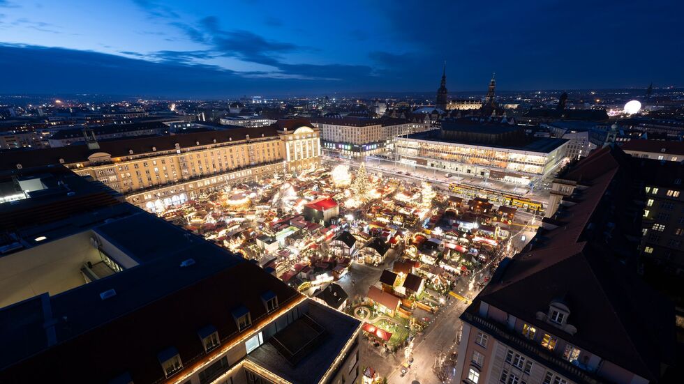 Ab Ende November erstrahlt der Altmarkt in Dresden wieder. (Archivfoto) Ab Ende November erstrahlt der Altmarkt in Dresden wieder. (Archivfoto)