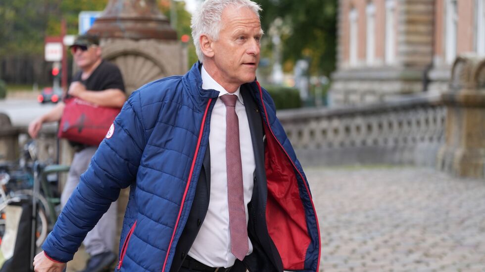 Der Hamburger Hafenchef Meier auf dem Weg ins Gericht. Der Hamburger Hafenchef Meier auf dem Weg ins Gericht.