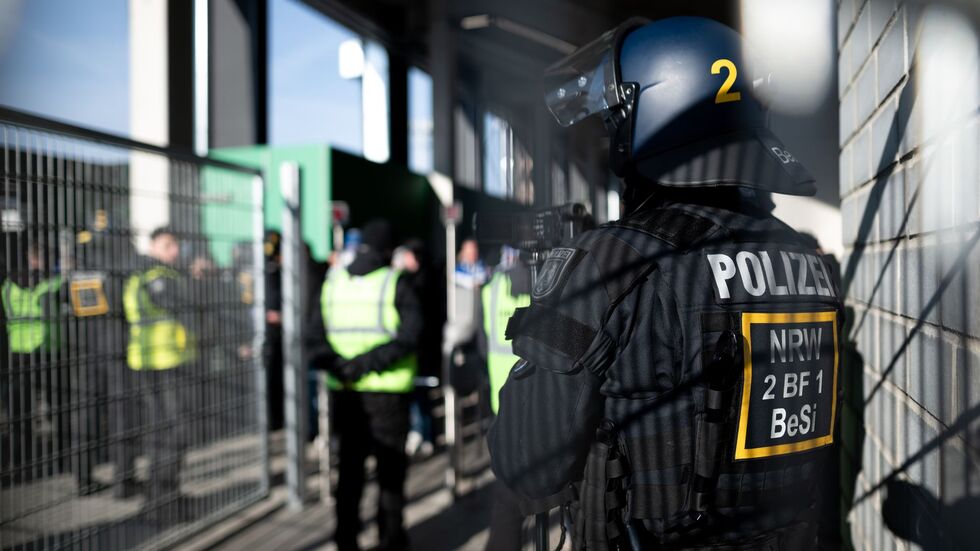 Die Fans stören sich oft auch an der Polizei-Präsenz. Die Fans stören sich oft auch an der Polizei-Präsenz.