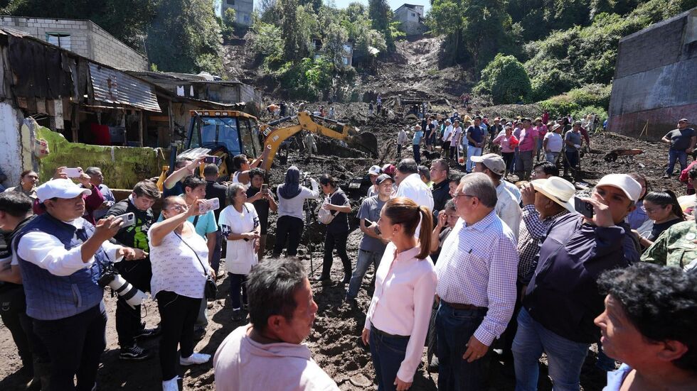 Präsidentin Sheinbaum besuchte eine betroffene Gemeinde im zentralen Bundesstaat Puebla. Präsidentin Sheinbaum besuchte eine betroffene Gemeinde im zentralen Bundesstaat Puebla.