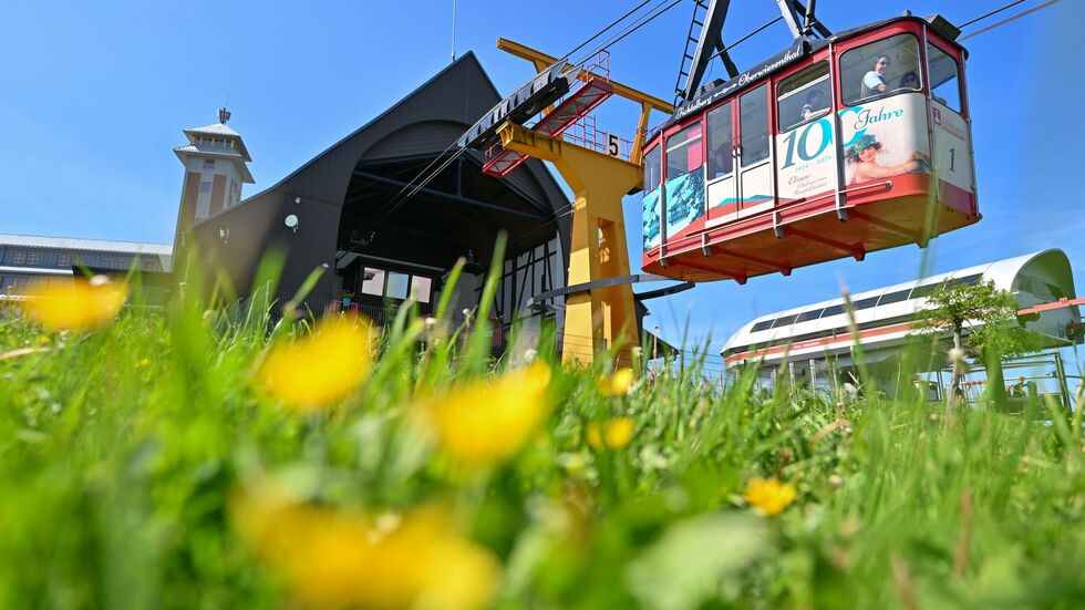 Beliebtes Ausflugsziel auch im Sommer: Die historische Schwebebahn am Fichtelberg. Beliebtes Ausflugsziel auch im Sommer: Die historische Schwebebahn am Fichtelberg.