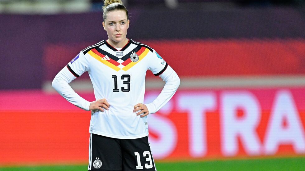 Enttäuscht über die torlose Partie: Alara Sehitler und die DFB-Frauen.